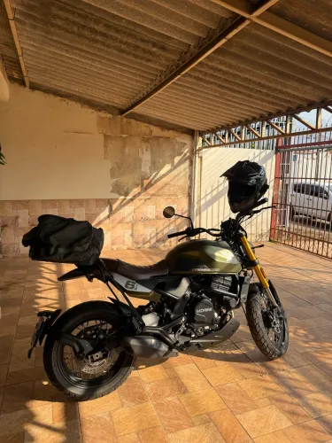 Moto Morini Seiemmezzo SCR 650 novíssima, pronta para viajar