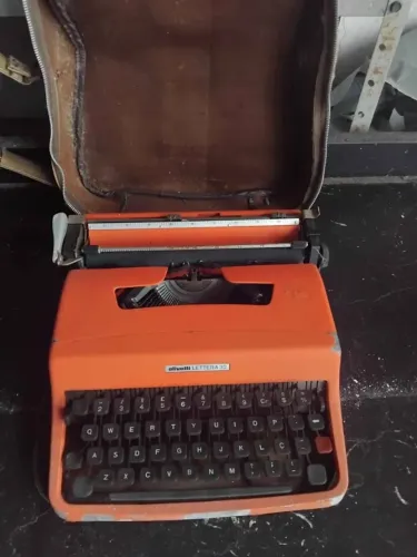 maquina de escrever olivetti