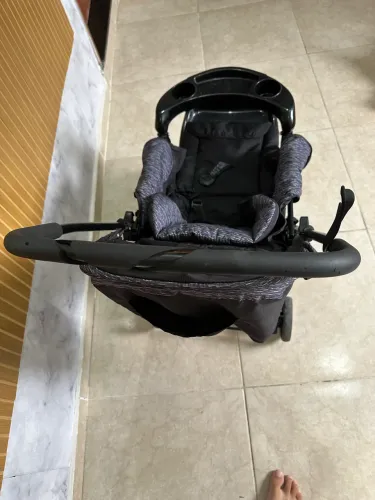 CARRINHO DE BEBÊ + BEBÊ CONFORTO