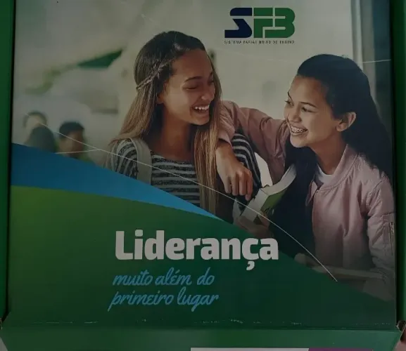 Apostilas 3o ano, ensino médio, Farias Brito. R$ 800