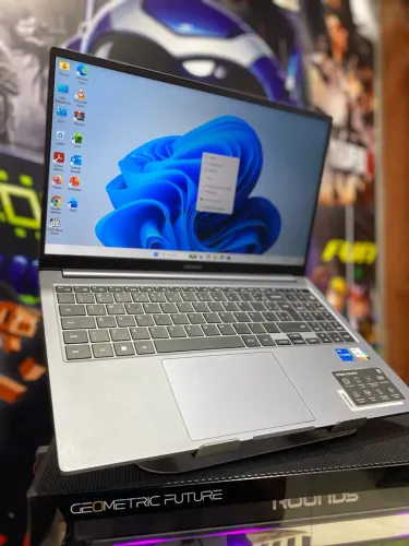 Samsung Galaxy Book4 ? Intel Core i5 | 16GB RAM | SSD 256GB
