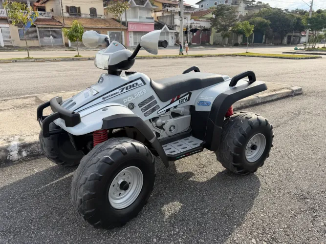 Quadriciclo Elétrico 12V Peg Pérego