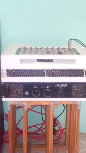 Aparelhos para som. Mesa Nanomix 8 canais, equalizador behringer e potência stand uPA