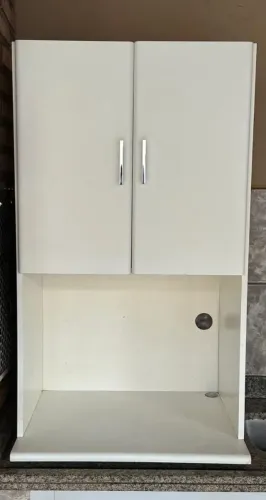 Armário de cozinha em MDF com suporte para microondas