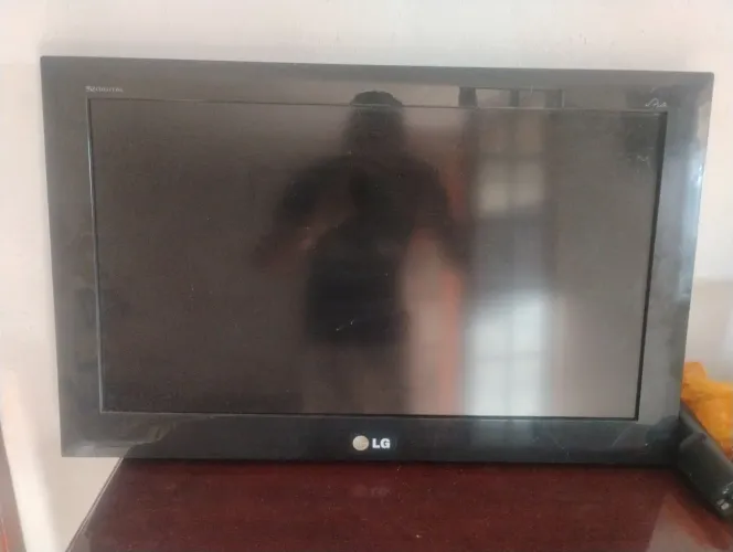 Tv LG 32 polegadas funcionando normalmente 