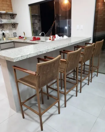 BANQUETA COM BRAÇO PARA BALCÃO (CADA)