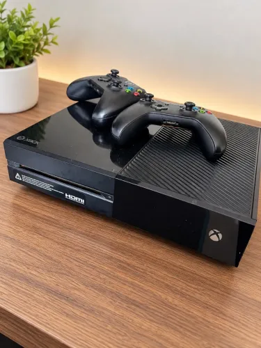 Xbox One 500GB + 2 Controles + Fonte