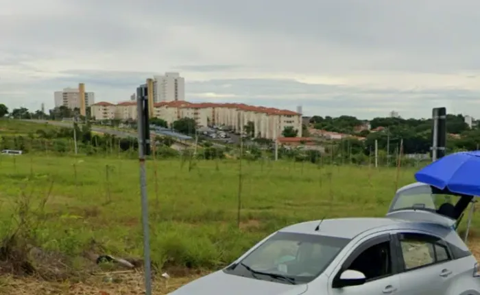 quartos, sala, cozinha 1 banheiro  lavanderia, Primeiro andar .