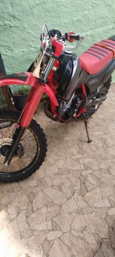 Vendo tornado de trilha