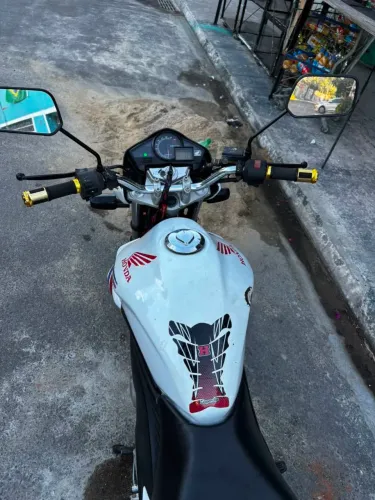 VENDE-SE CB 300R