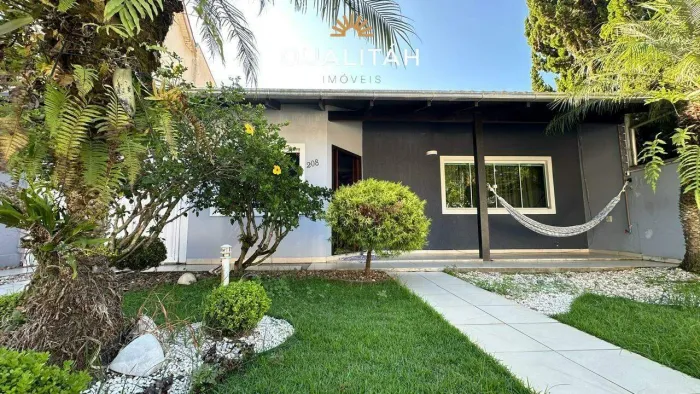 Casa à venda com 2 dormitórios e 1 suíte com closet no bairro Cabeçudas