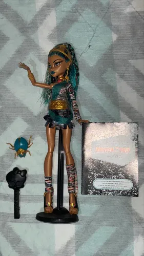 Boneca Monster High Nefera de Nile Wave 1 Com Anel