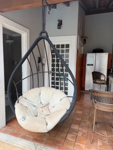 Balanço fibra sintética preta, almofadada.