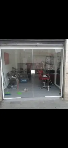 Porta de vidro para loja! Resistente, otimo estado!