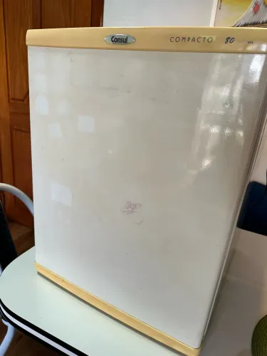 FRIGOBAR CONSUL COMPACTO 80 LITROS - ÓTIMO PARA QUARTO, ESCRITÓRIO OU ÁREA DE LAZER!