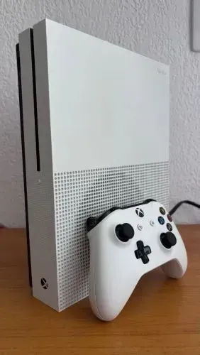 Xbox One S (com Jogos)