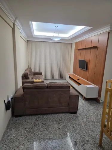 Alugo Apartamento de frente à praça das castanheiras