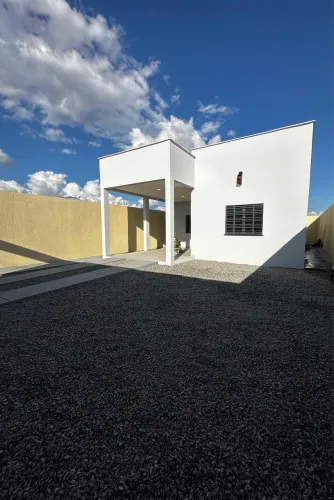 Vende-se excelente casa no Caburai