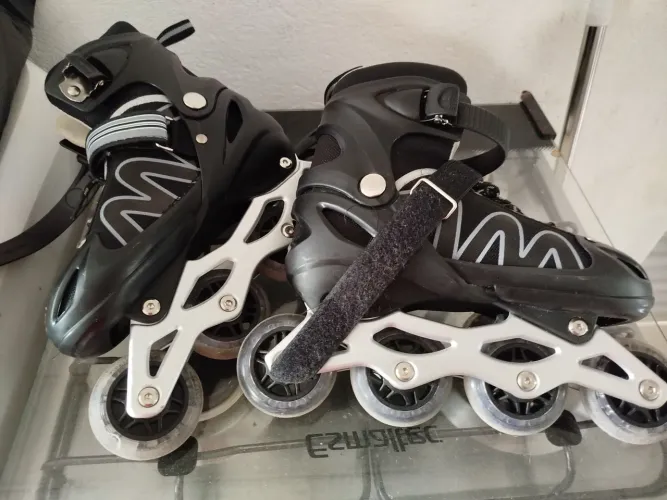 Patins roller preto ajustável