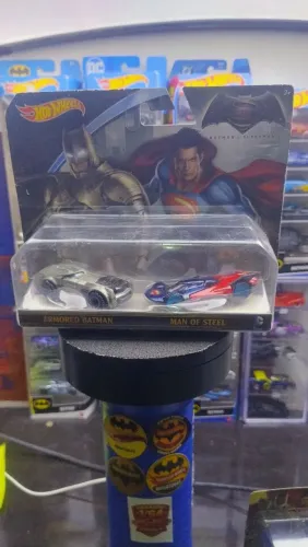 Hotwheels Batman vs Superman 1/64