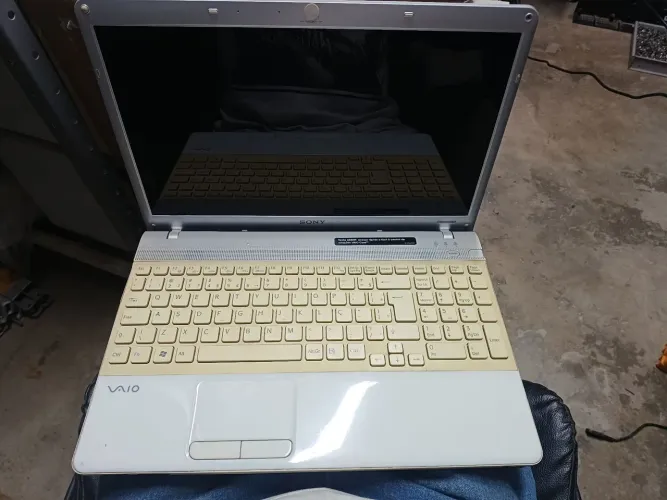 Vendo notebook sony vaio(não  liga)