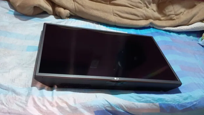 Vendo Tv LG 32 polegadas por favor leia descrição