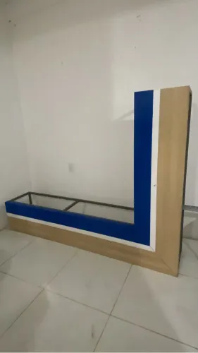 Banco funcional para loja ou afins