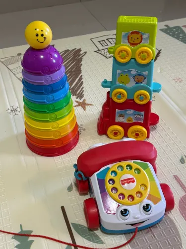 03 brinquedos Fisher Price por 50,00