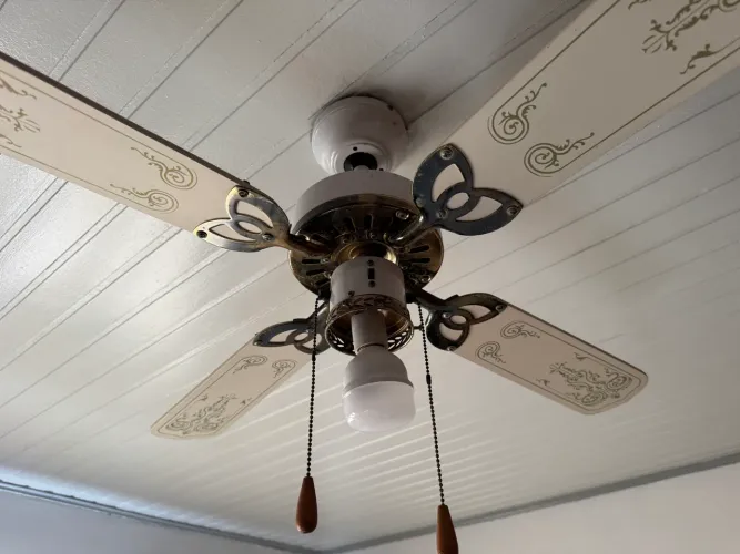 Ventilador e luminária de teto