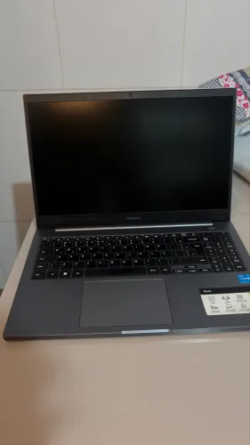 Samsung Book NP550XDA - Intel Core i3 - 16 GB RAM - Windows 11 Pro