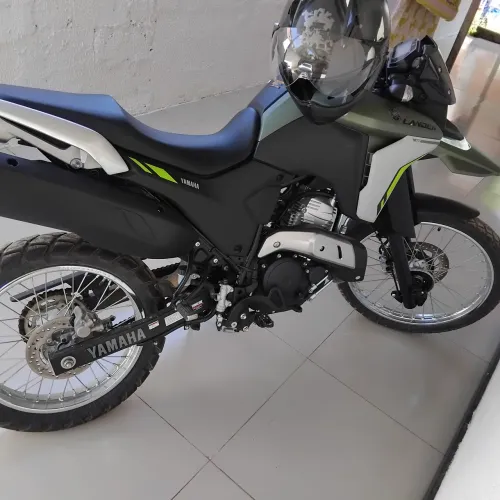 Com tomada no guidão de fábrica perfeito para moto Uber 