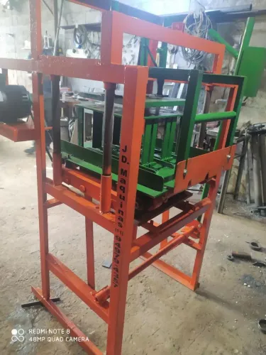 Maquina de blocos semi automática