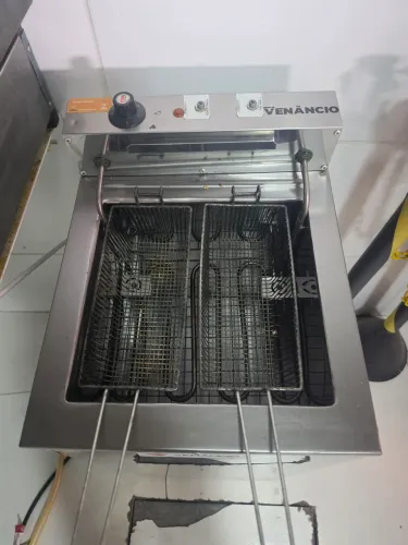 Fritadeira Elétrica 231inox <br><br>Agua/óleo Venâncio Ino