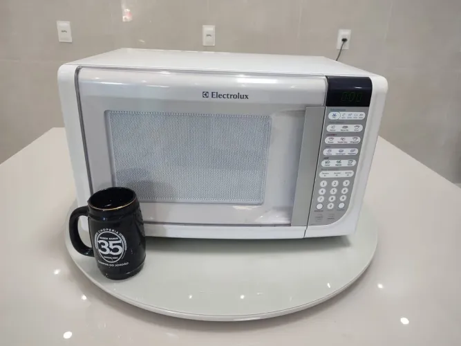 Microondas 31 litros 220v Excelente estado