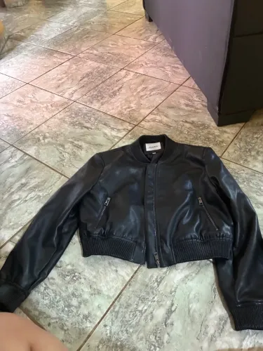 Jaqueta Gazo couro sintético puffer preta