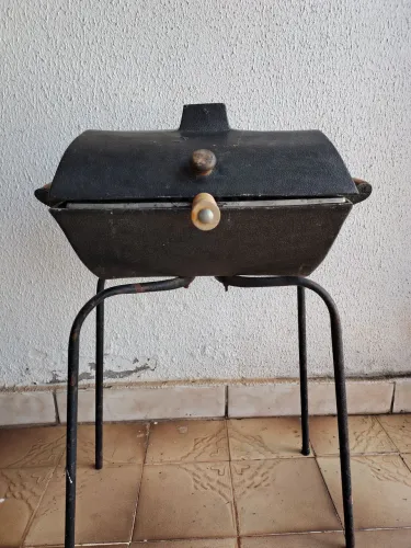 CHURRASQUEIRA A CARVÃO BAFO MOVEL, ALUMÍNIO FUNDIDO PRETO