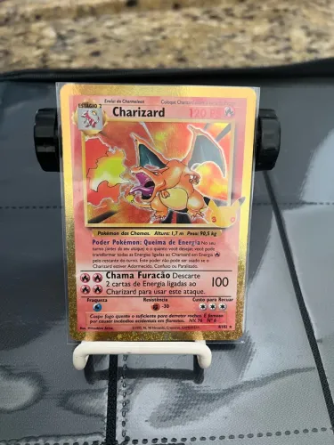 Charizard 30 anos - 4/102