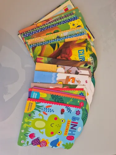 Livros infantis variados