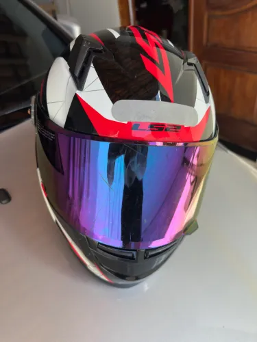 Capacete ls2 preto e vermelho