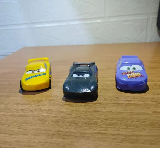 Carros Disney - Jackson Storm, Cruz Ramirez e Bobby Swift plástico- Filme Cars Pixar