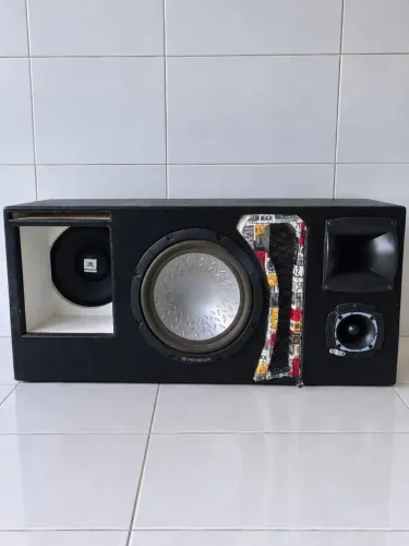 Caixa de som automotiva completa
