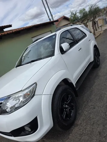 Toyota Hilux SW4 SR 4X2 2.7/ 2.7 Flex 16V Aut. 2012