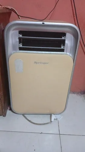 Vendo central de ar portátil sem necessidade de instalação em ótimo estado potência 127V