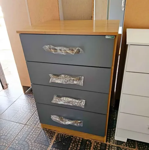 Cômoda 4 gavetas 