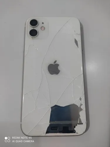Vendo iPhone 11 para retirada de peças.