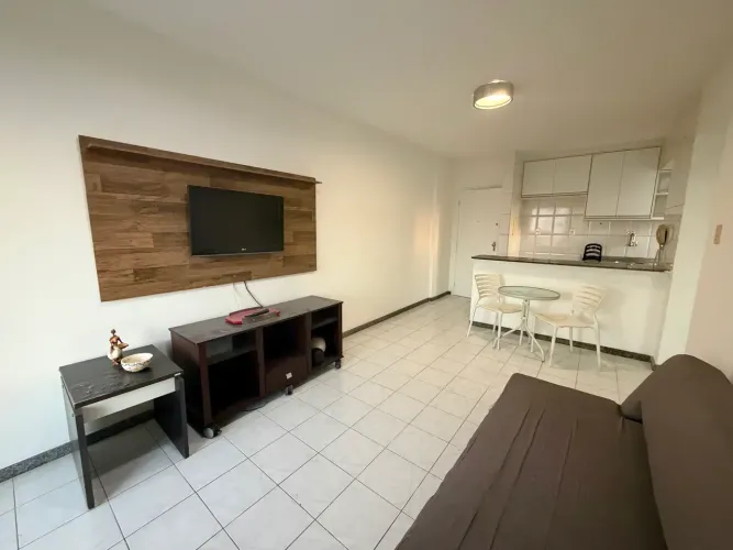 Apartamento Mobiliado de 60m², 1/4 e Sala com Varanda e Vista Livre no Itaigara