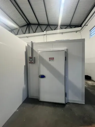 CAMARA FRIA RESFRIADA 4X2 SOB MEDIDA