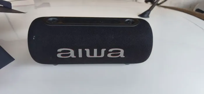 Vende-se caixinha de som Aiwa original 2 meses de uso  passo cartão aceito proposta 
