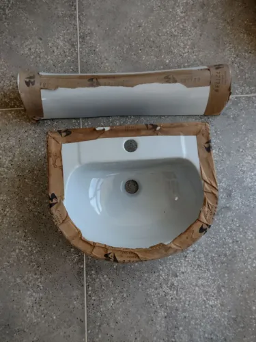 Lavatório com coluna