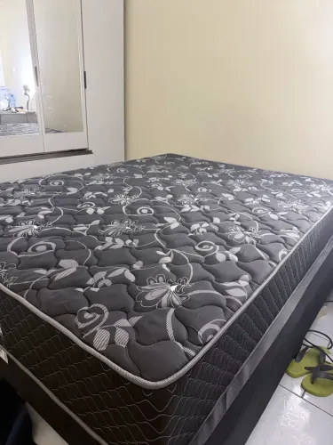 Cama de casal, 1 mês de uso